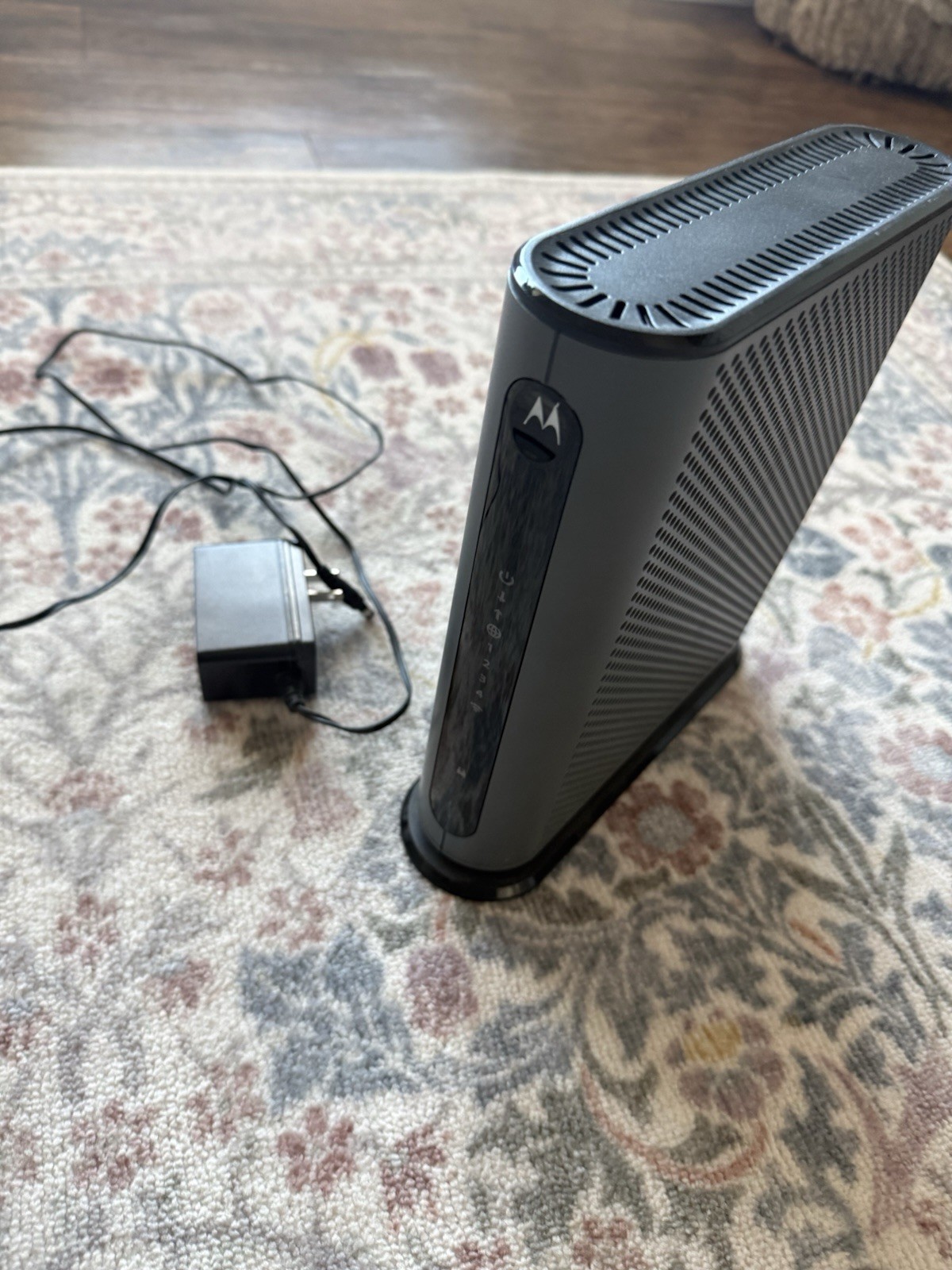 Motorola MG7315 8x4 343 Mbps DOCSIS 3.0 Cable Modem Plus N450 Wi-Fi Router