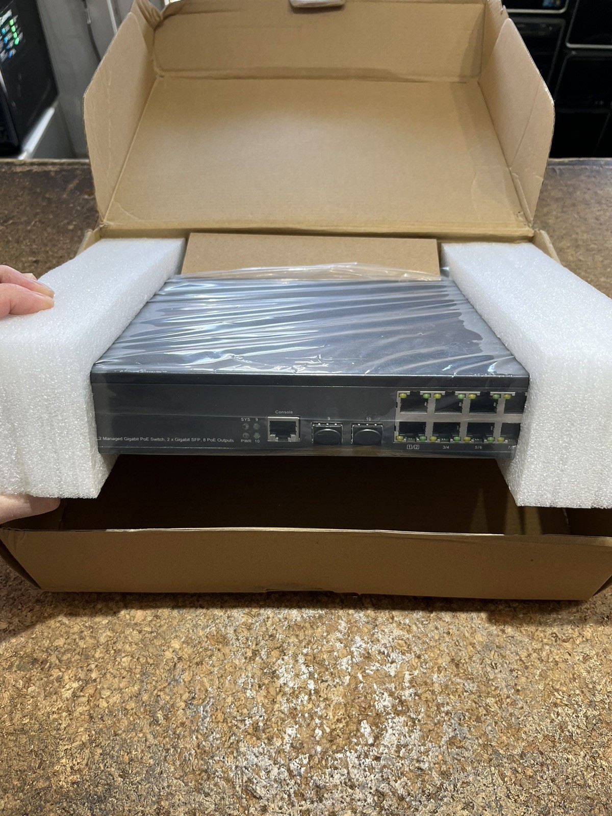 LevelOne 10-port L2 Managed Gigabit PoE Switch GEP-1061 2xGSFP 8xPoE