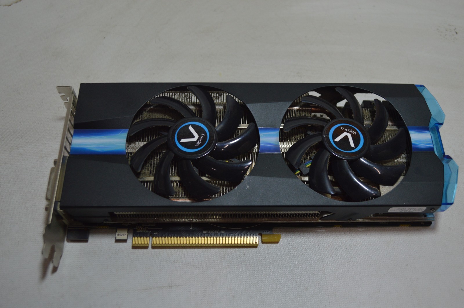 Sapphire Radeon R9 270X Vapor-X 2GB GDDR5 Video Graphics Card 299-1E270-000SA