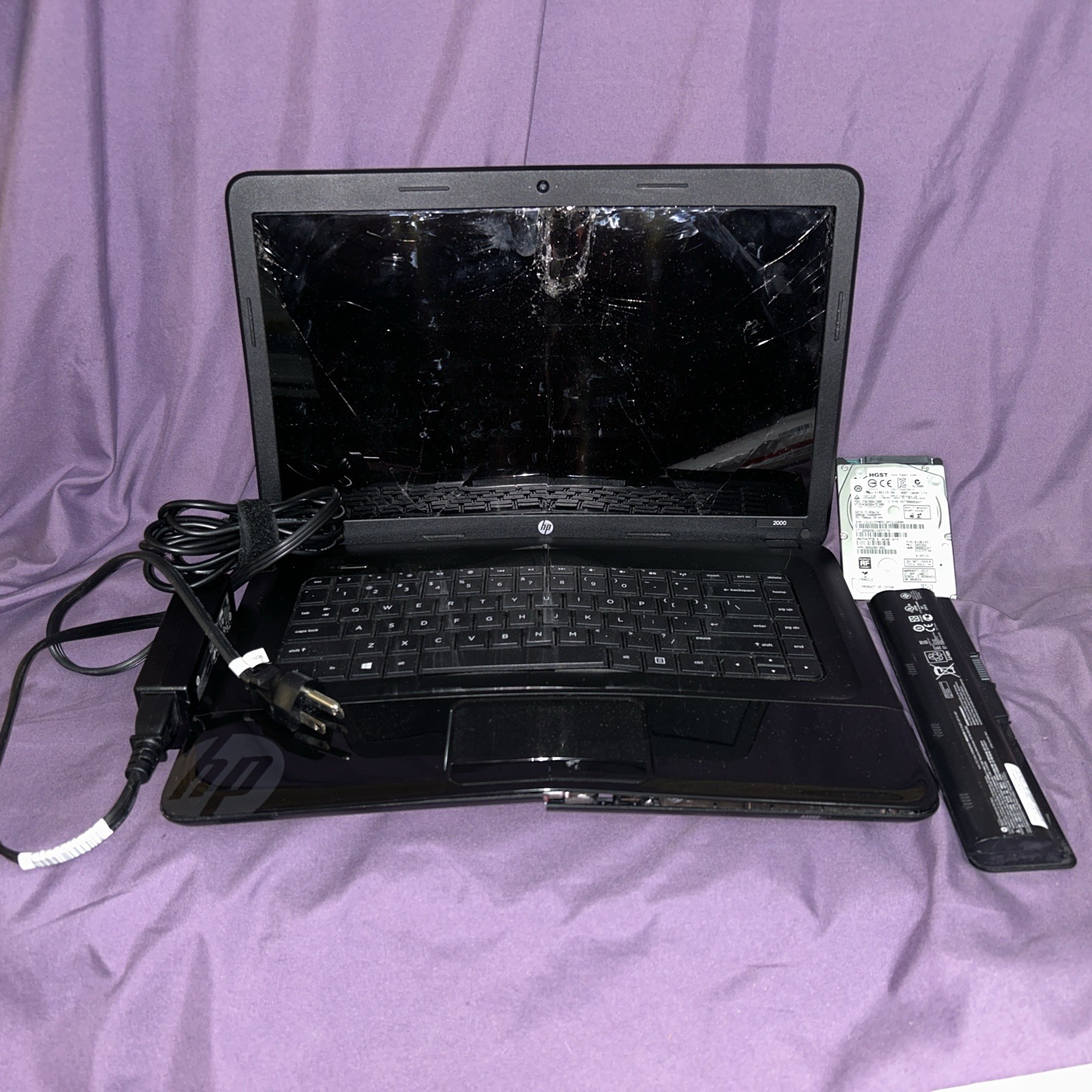For Parts Broken Bent HP 2000 Laptop with Windows 8