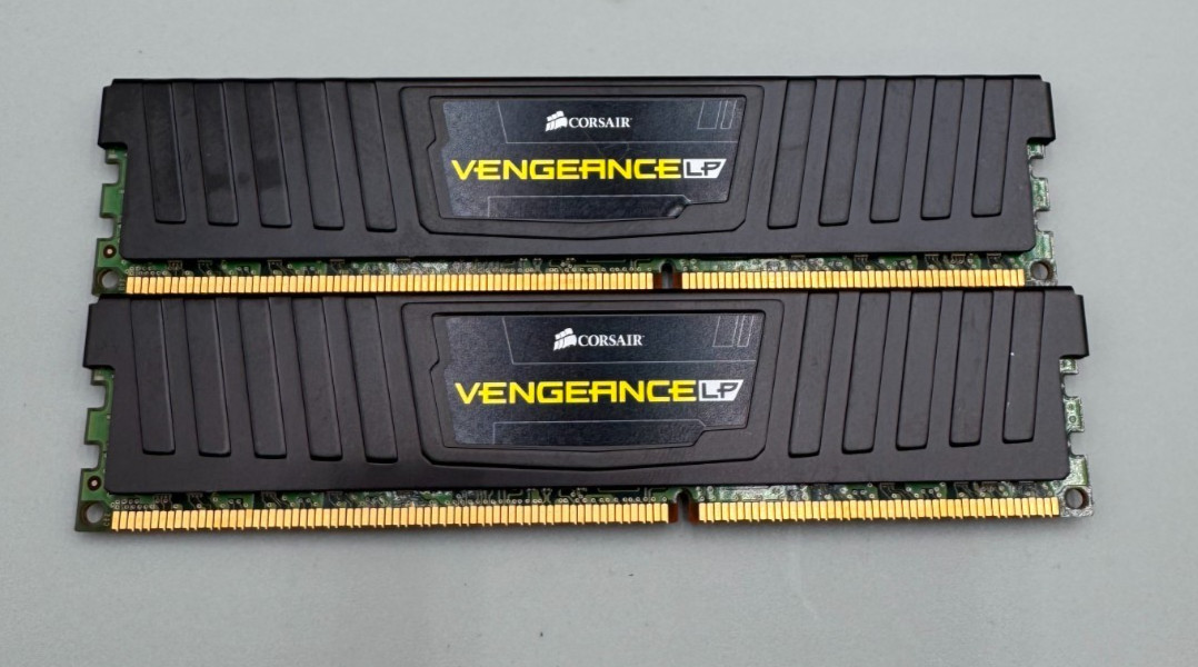 Lot Of 2 Corsair Vengeance LP 16GB 2x8GB PC3 DDR3 1866R MHz Desktop Memory B