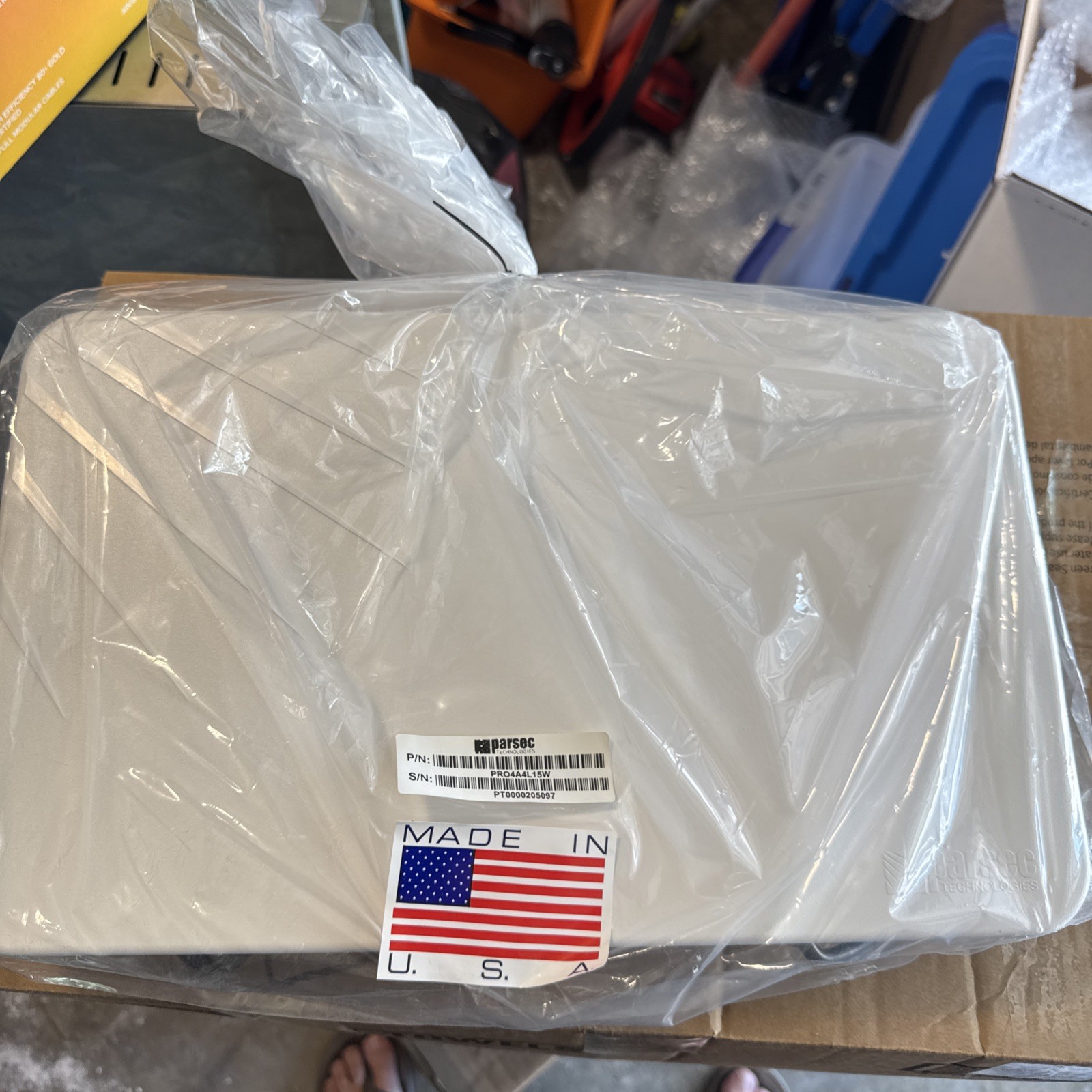 Parsec Technologies Akita PRO4A4L15W 4x4 MIMO Cellular Antenna – 15’ Cables