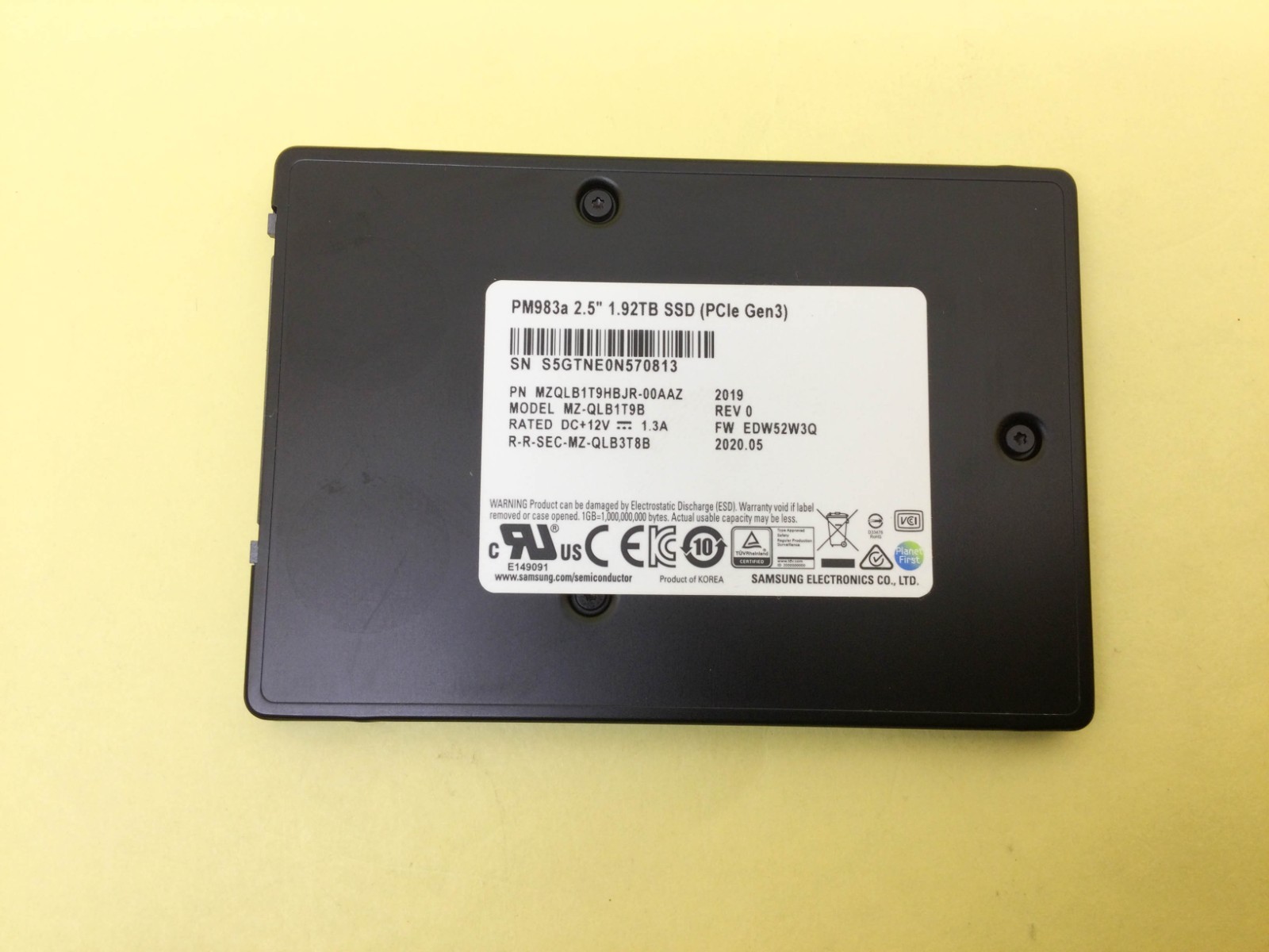 MZ-QLB1T9B Samsung 1.92TB PM983a Series PCIe 3.0 x4 NVMe SSD