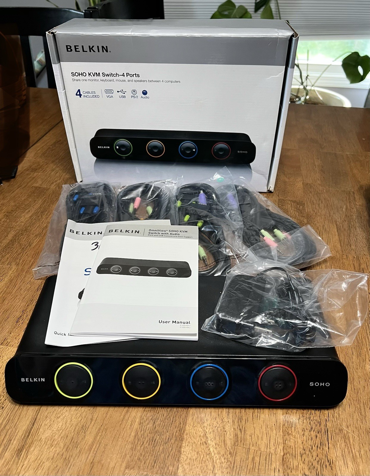 Belkin SOHO 4-Port KVM Switch F1DS104J POWERS ON