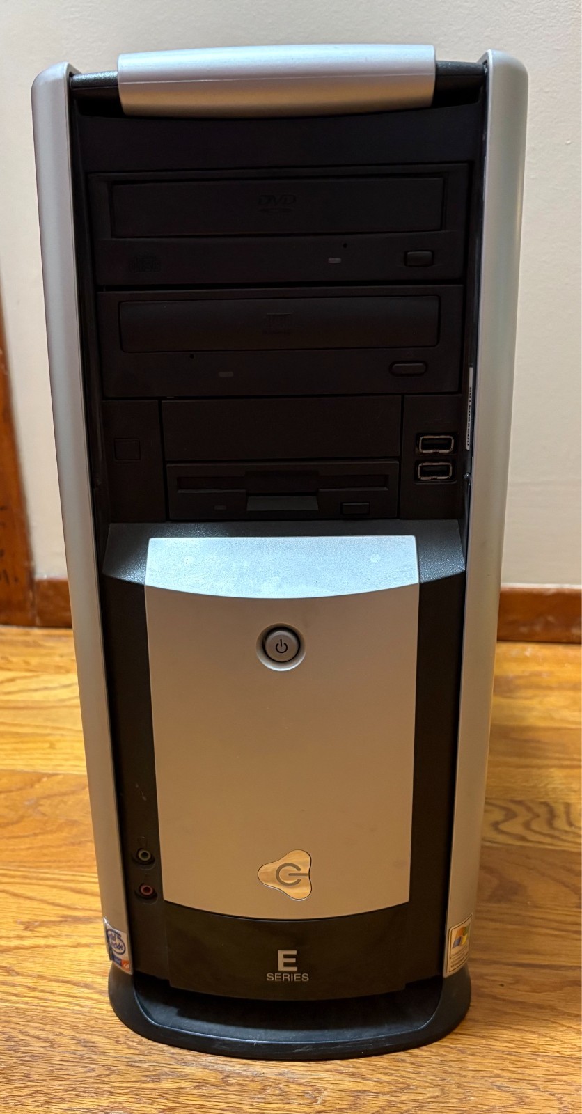 Gateway ESX E-4000 MT Pentium 4 1.80GHz 1.5GB RAM No HDD - 