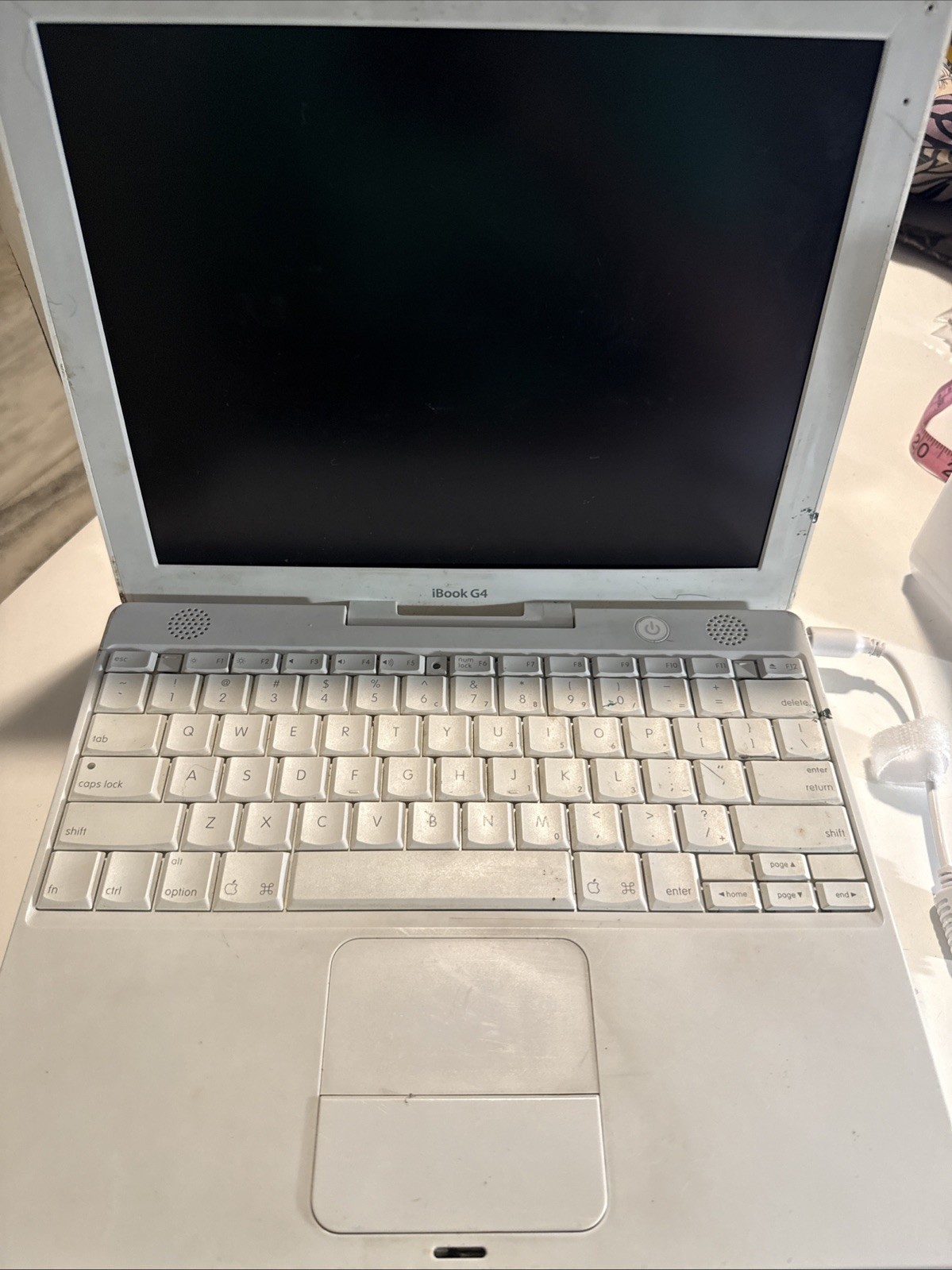 Apple iBook G4 Laptop A1054 Mac OS 10.4 Tiger 12.1” HEUA46302 Working (No Cord)