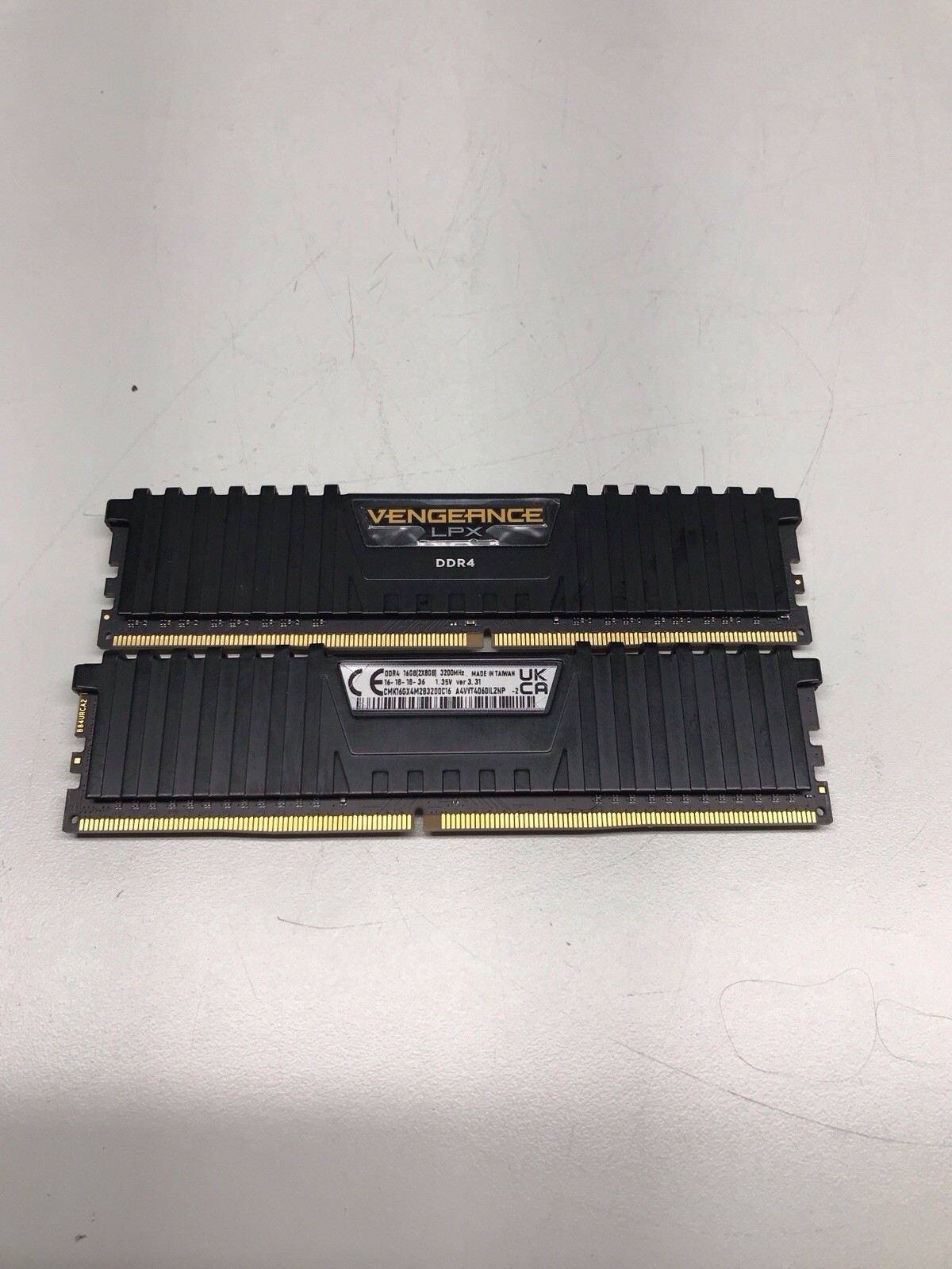 Lot of 2 Corsair Vengeance LPX 16GB (2x8GB) DDR4 RAM 3200MH CMK16GX4M2B3200C16