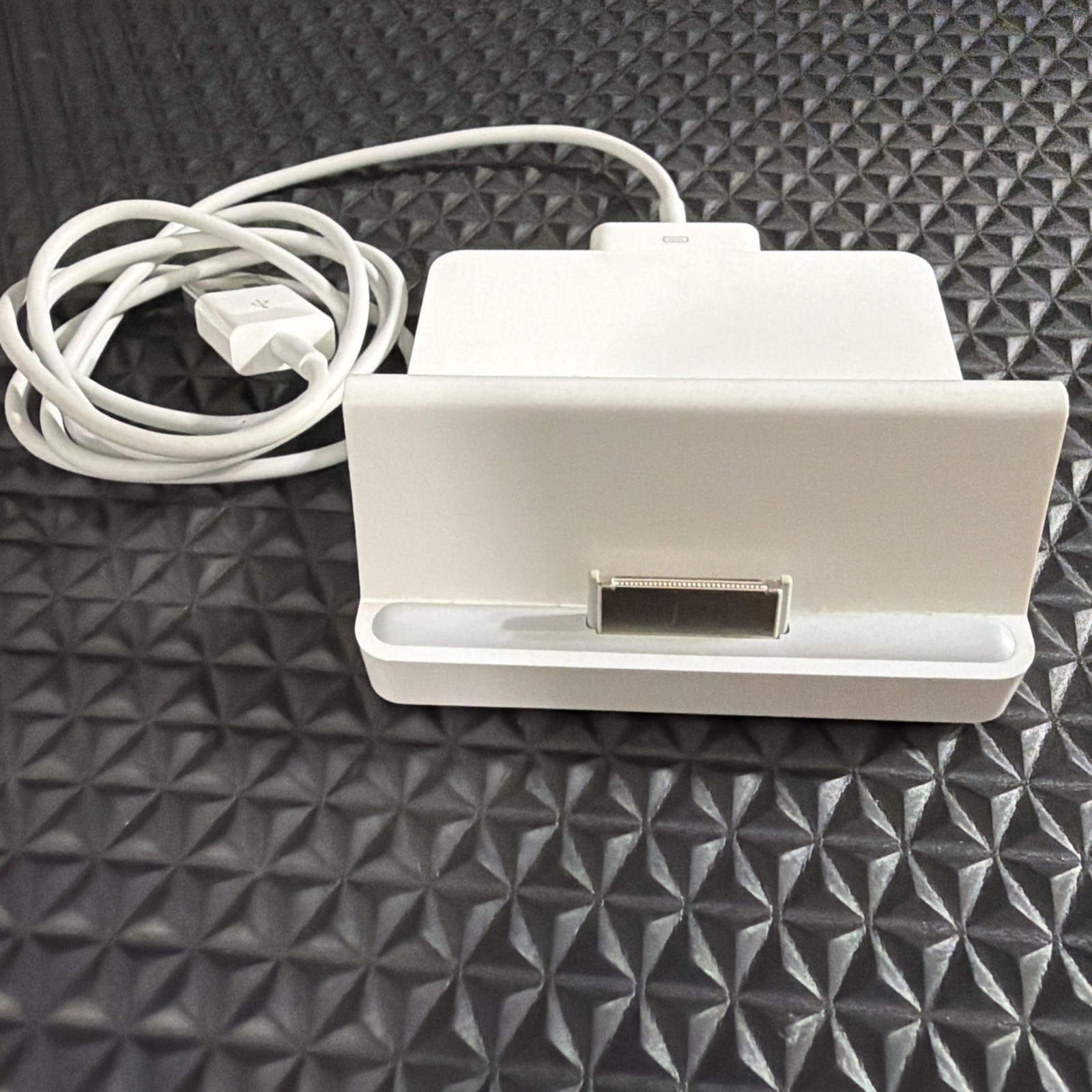 Apple iPad Base Dock Model A1352 (White) 30-PIN
