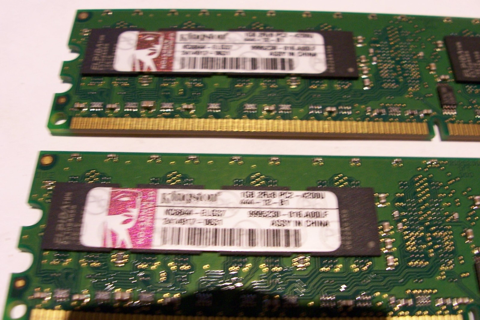 Kingston 1GB 2Rx8 PC2 4200U 444-12-B1 KC6684-ELG37 2611612-0651 9995230-016A00LF