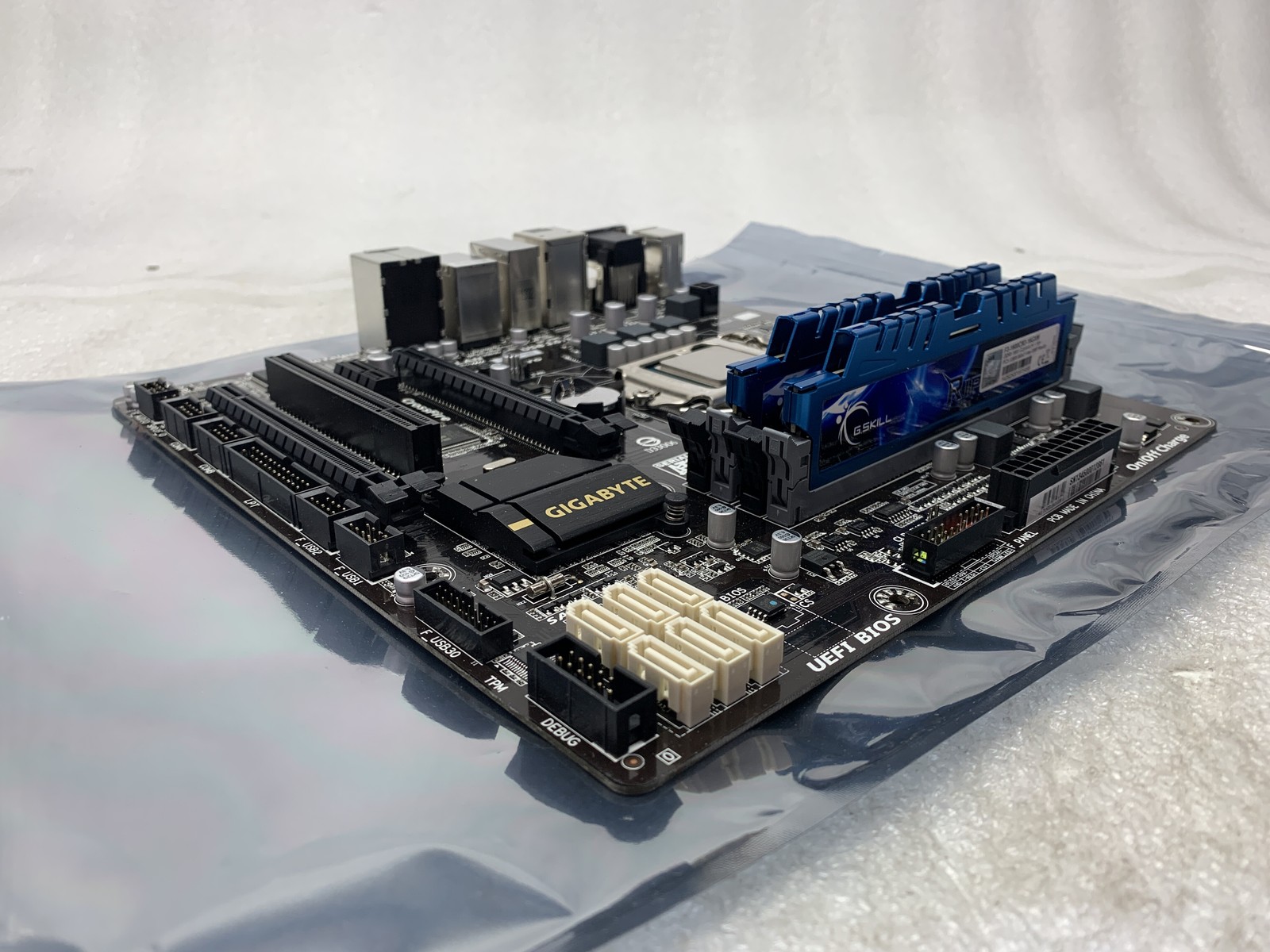 Gigabyte GA-Q87M-D2H Core i7-4770K 3.5GHz 16GB DDR3 GSKILL RAM NO IO SHIELD