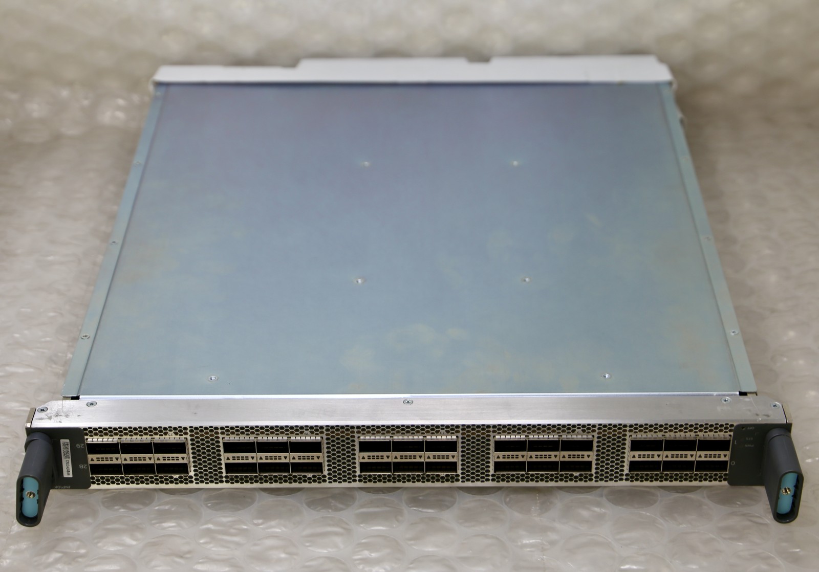 JUNIPER JNP10K-LC1101 - 30-Port 100GbE 3TBPS Line Card for PTX10000 CMUIAUWBAA