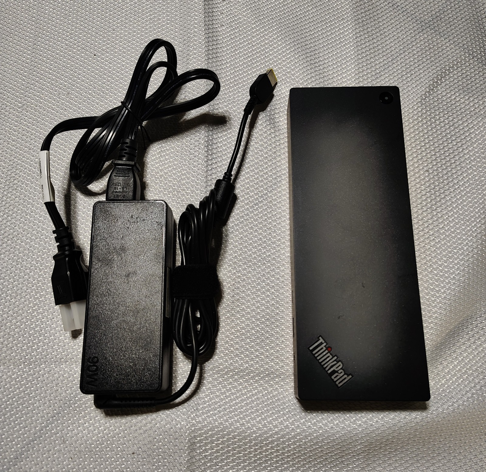 Lenovo ThinkPad Thunderbolt 4 Docking Station 90W 40B00135US