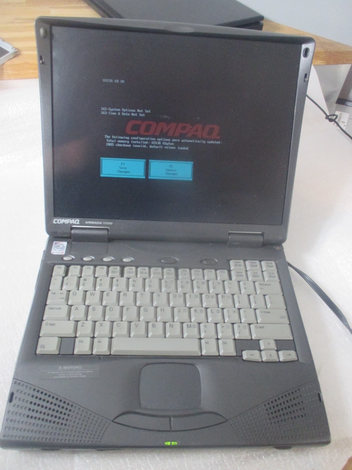 Compaq Armada 1750 PII 333MHZ 64MB CD-ROM FDD Vintage boots up ,No HD ,As Is