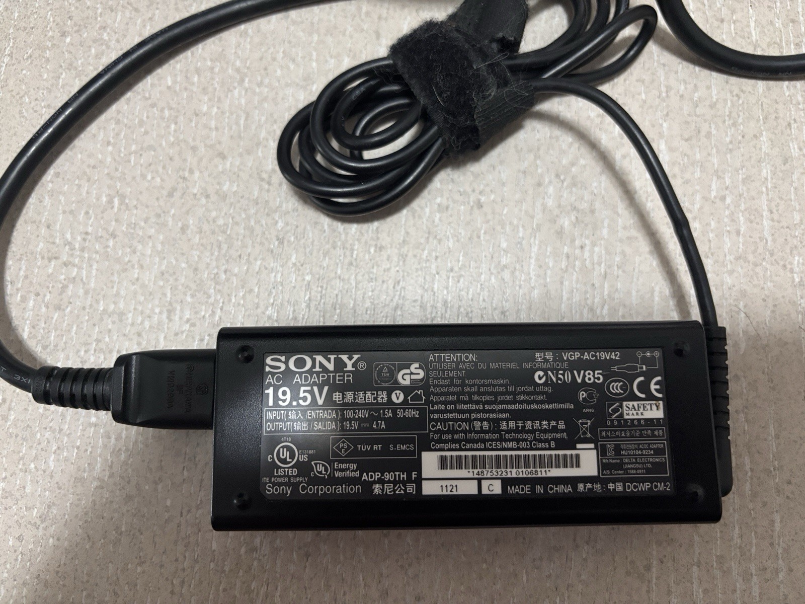 OEM Sony Vaio VGP-AC19V41 VGP-AC19V42 19.5V 4.7A AC Power Adapter Charger