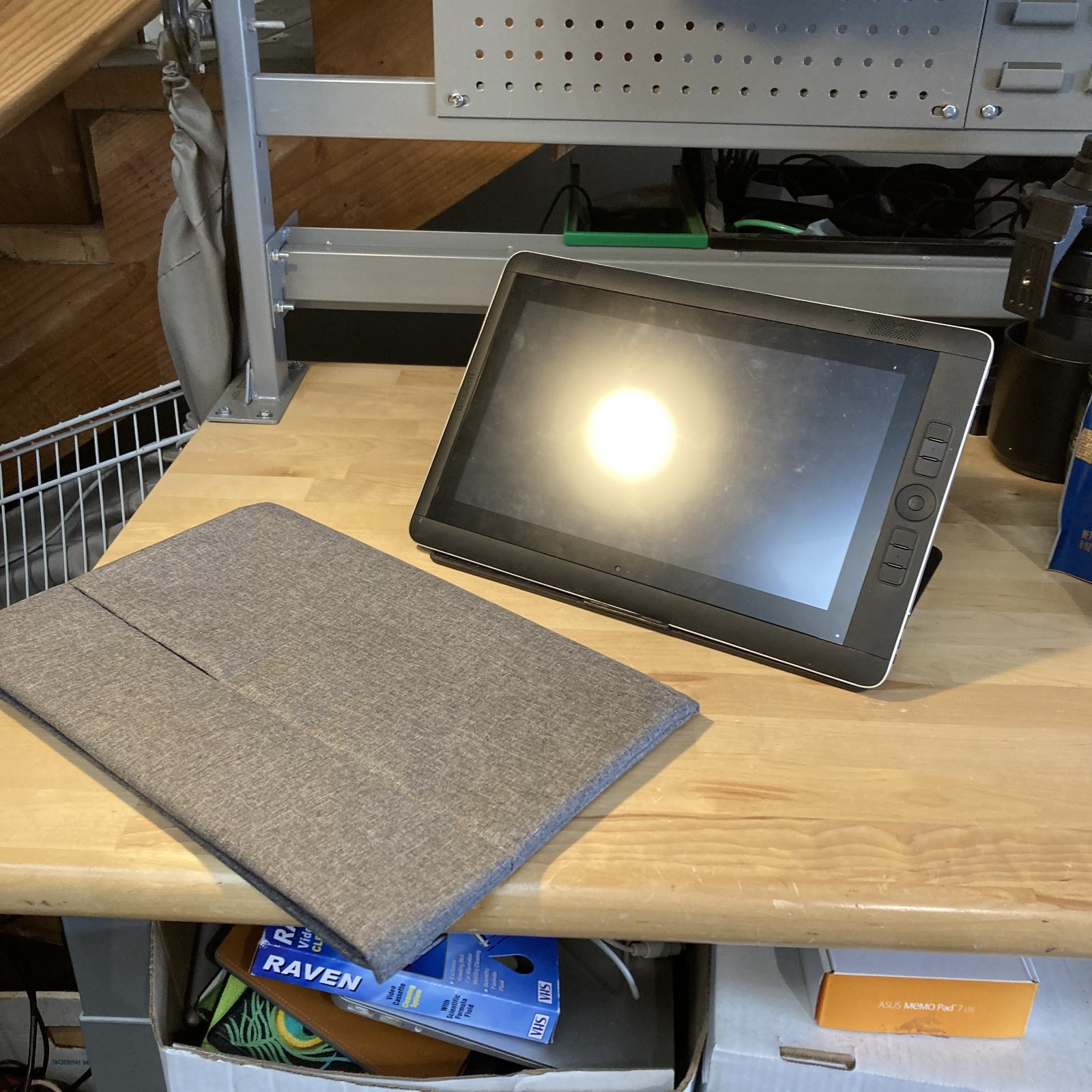 Wacom Cintiq Professional Companion DTH-W1310 BAD BATTERY