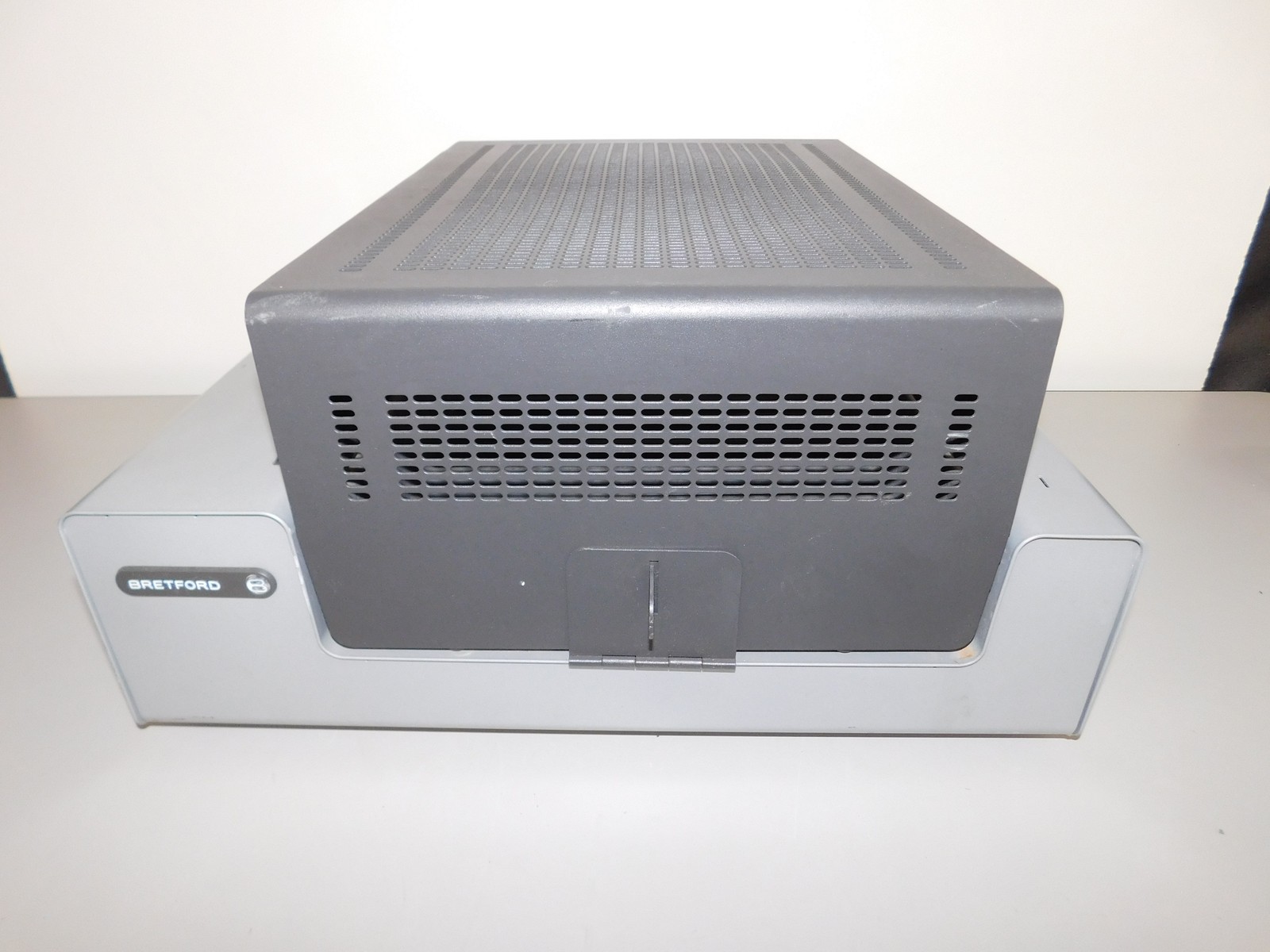 Bretford Model H3634LL/A PowerSync Tray iPad Charging Dock (WMT44)