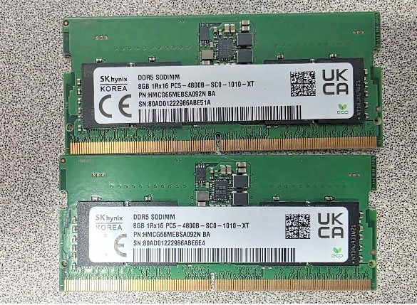 2 x 8 GB SK HYNIX 16GB PC5-4800B DDR5 -DIMM Memory - HMCG6MEBSA092N