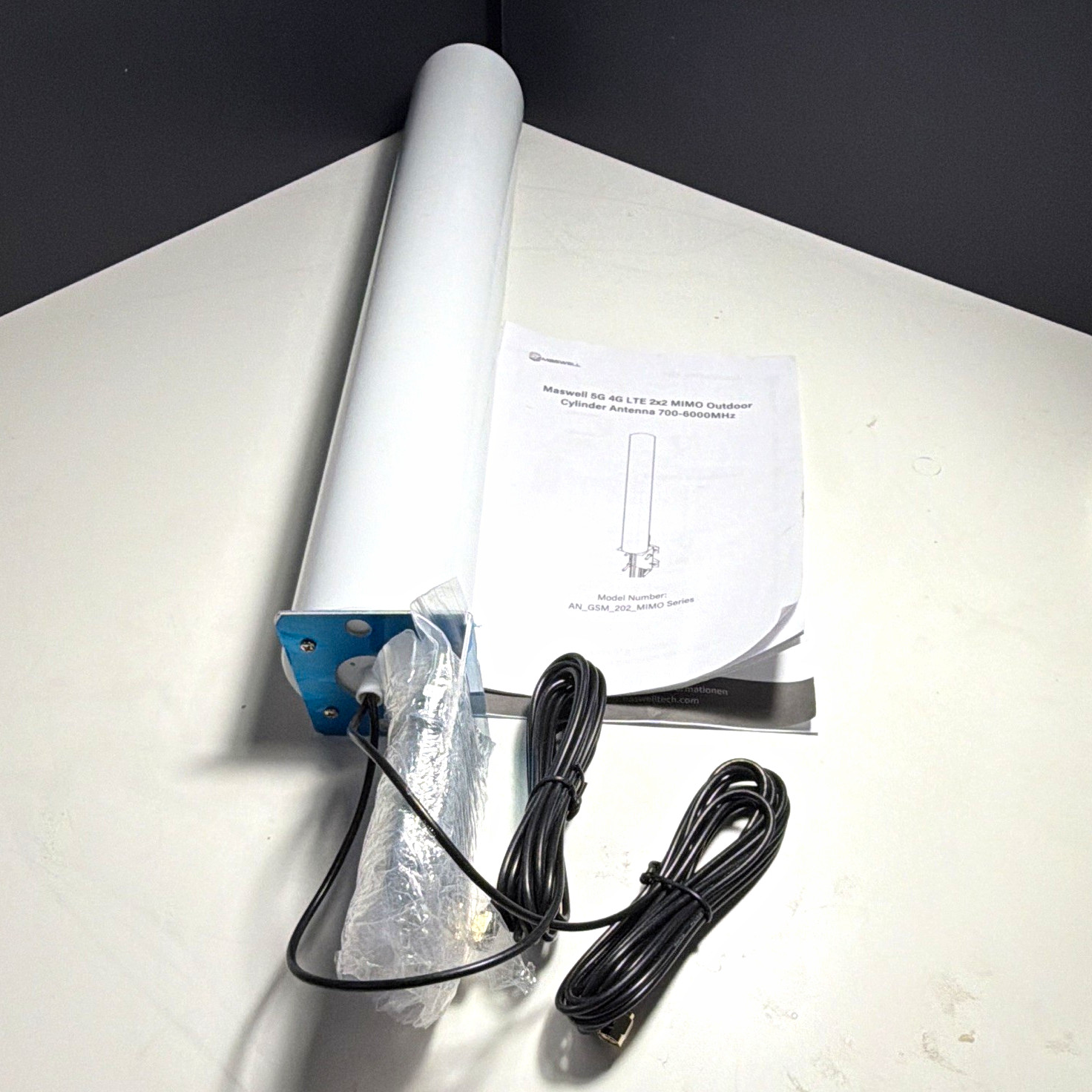 Maswell 5G/4G LTE 2x2 MIMO Outdoor Cylinder Antenna 700-6000MHz AN_GSM_202