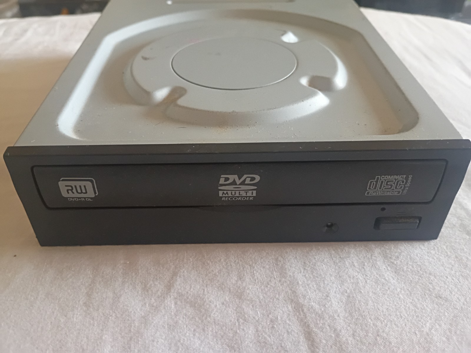 Lite-On iHAS124-04 WU internal DVD/CD writer.