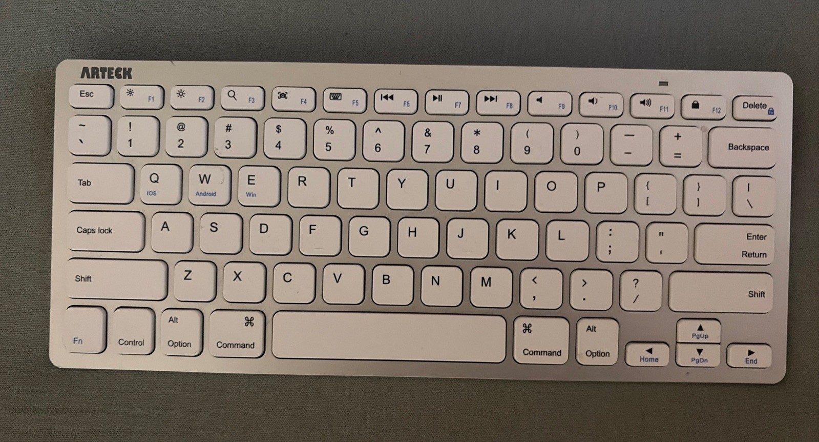 Arteck Keyboard HB098 Universal Bluetooth AAA Battery Operated White