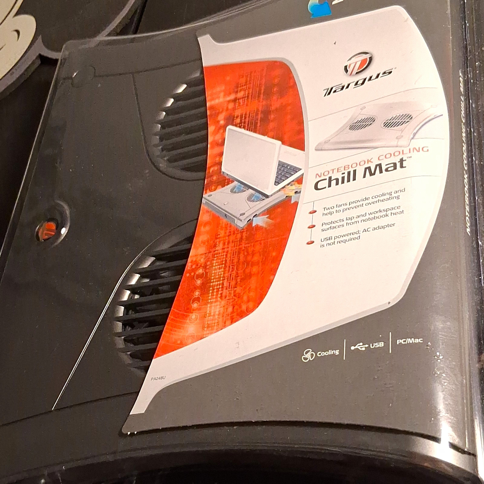 Targus Chill Mat PA248U 17in Laptop Cooling Pad 2-Fan USB-Powered Black