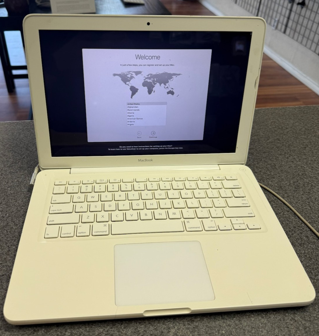 Apple MacBook 13 Inch White Unibody 2.26GHz Core 2 Duo 8GB RAM 500GB HDD A1342