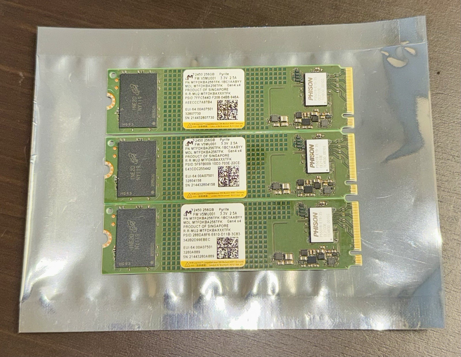 {3x} Micron 2450 256GB PCI Express 4.0 x4 NVMe M.2 2280 SSD MTFDKBA256TFK