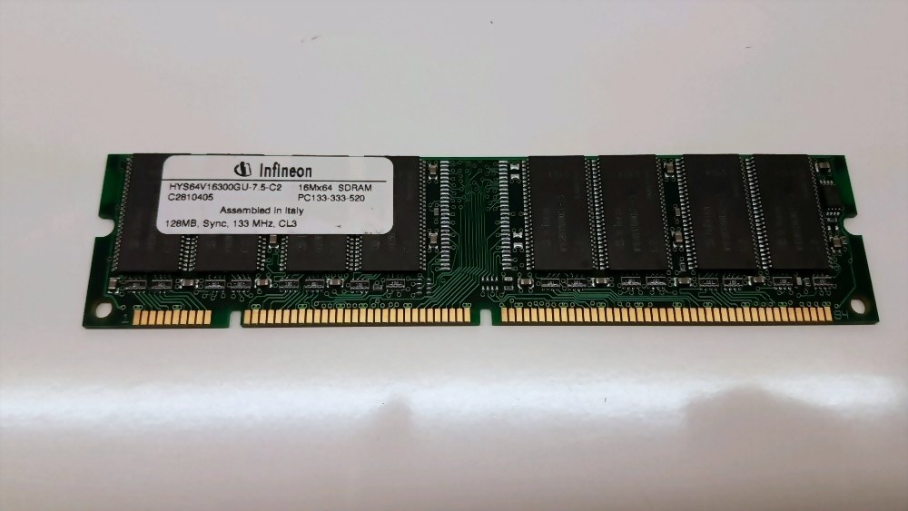 128MB Infineon HYS64V16300G U-7.5-c2 SD RAM PC-133U Non-ECC 168-Pin Memory