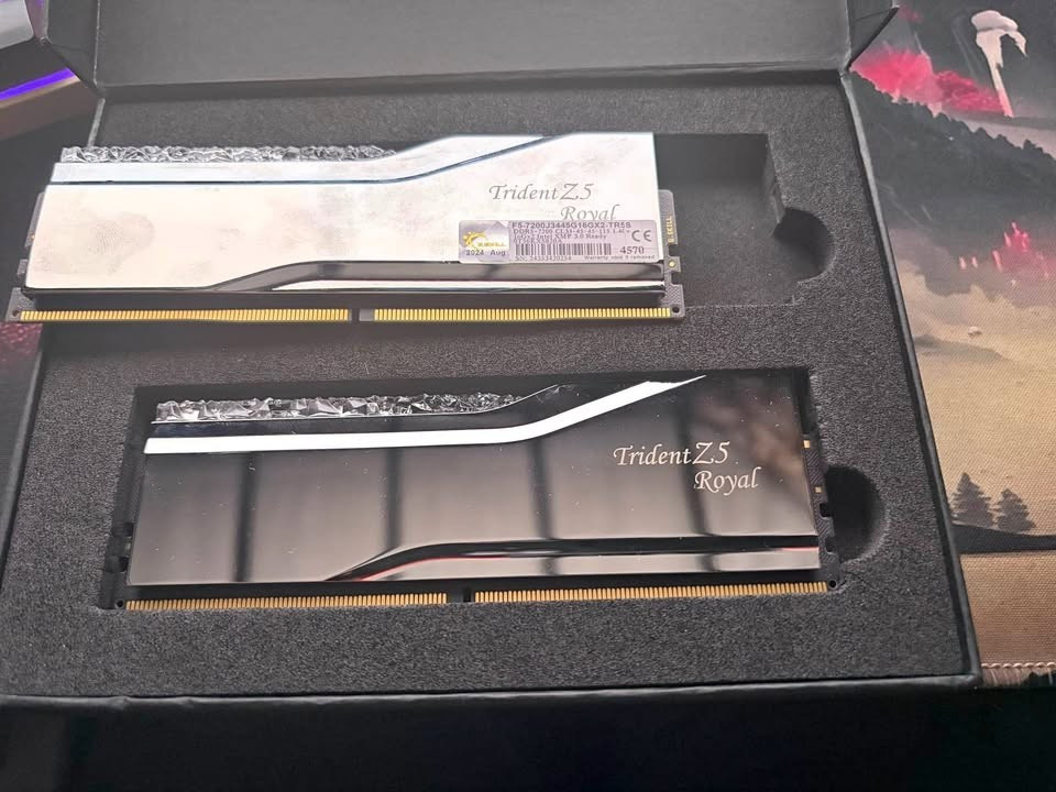 G.SKILL Trident Z5 Royal Silver 32GB (2x16GB) DDR5 7200MHz CL34 Intel XMP 3. RAM