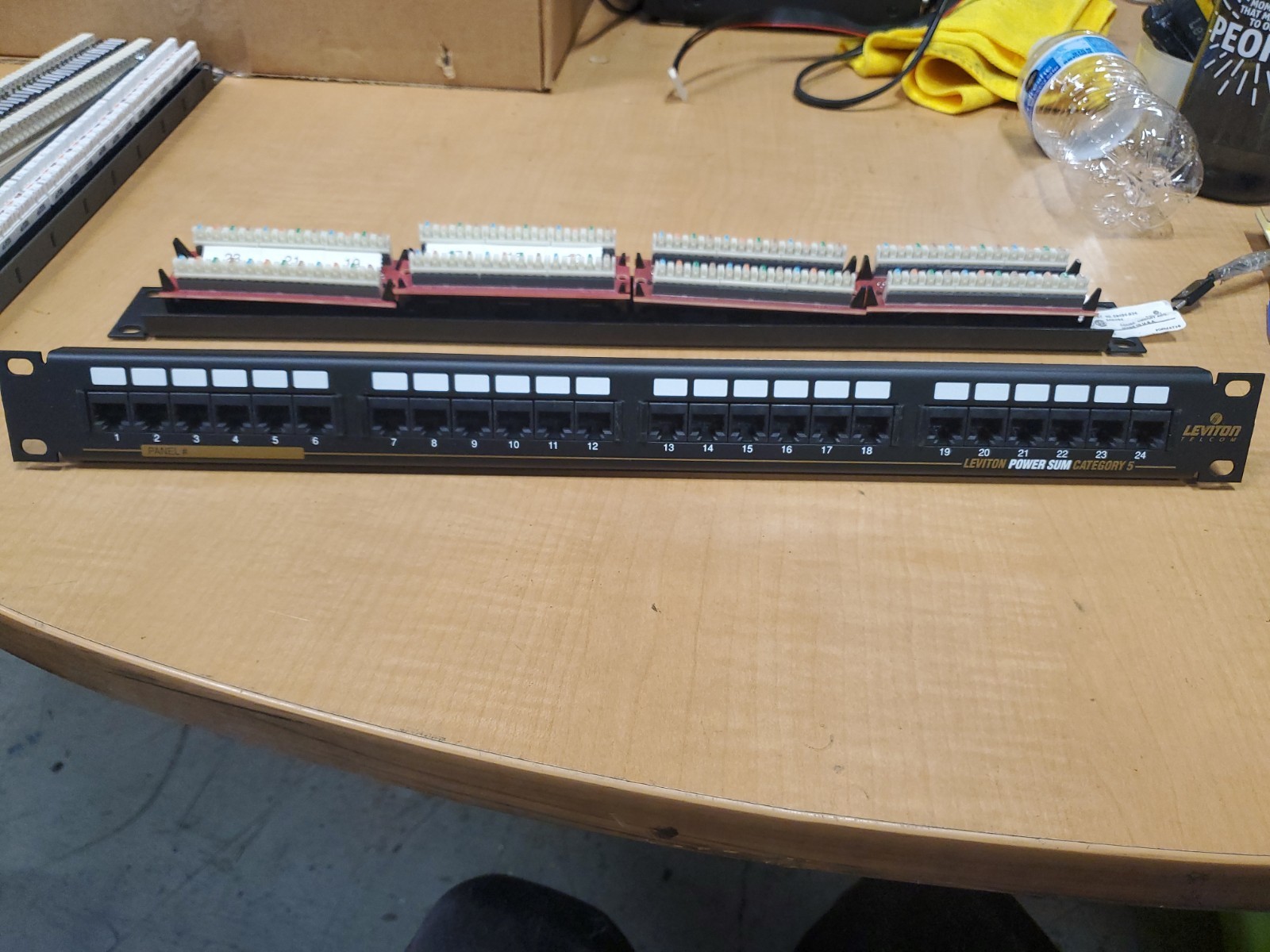 Leviton Cat# 59484-b24 CAT6 eXtreme 6+ Universal Patch Panel 24-Port READ DESCRI