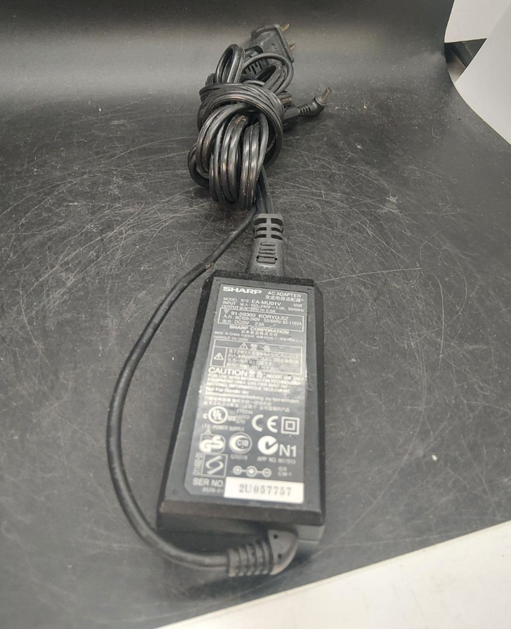 For Sharp EA-MU01V 20V 2A 40W 3.5*1.35 Desktop AC Power Adapter 1PC
