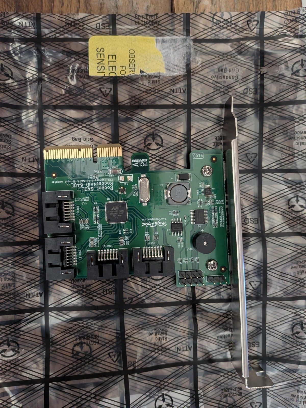 Highpoint RocketRAID 640L 4 Port 6Gb/s SATA PCI - Express 2.0 RAID Host Adapter
