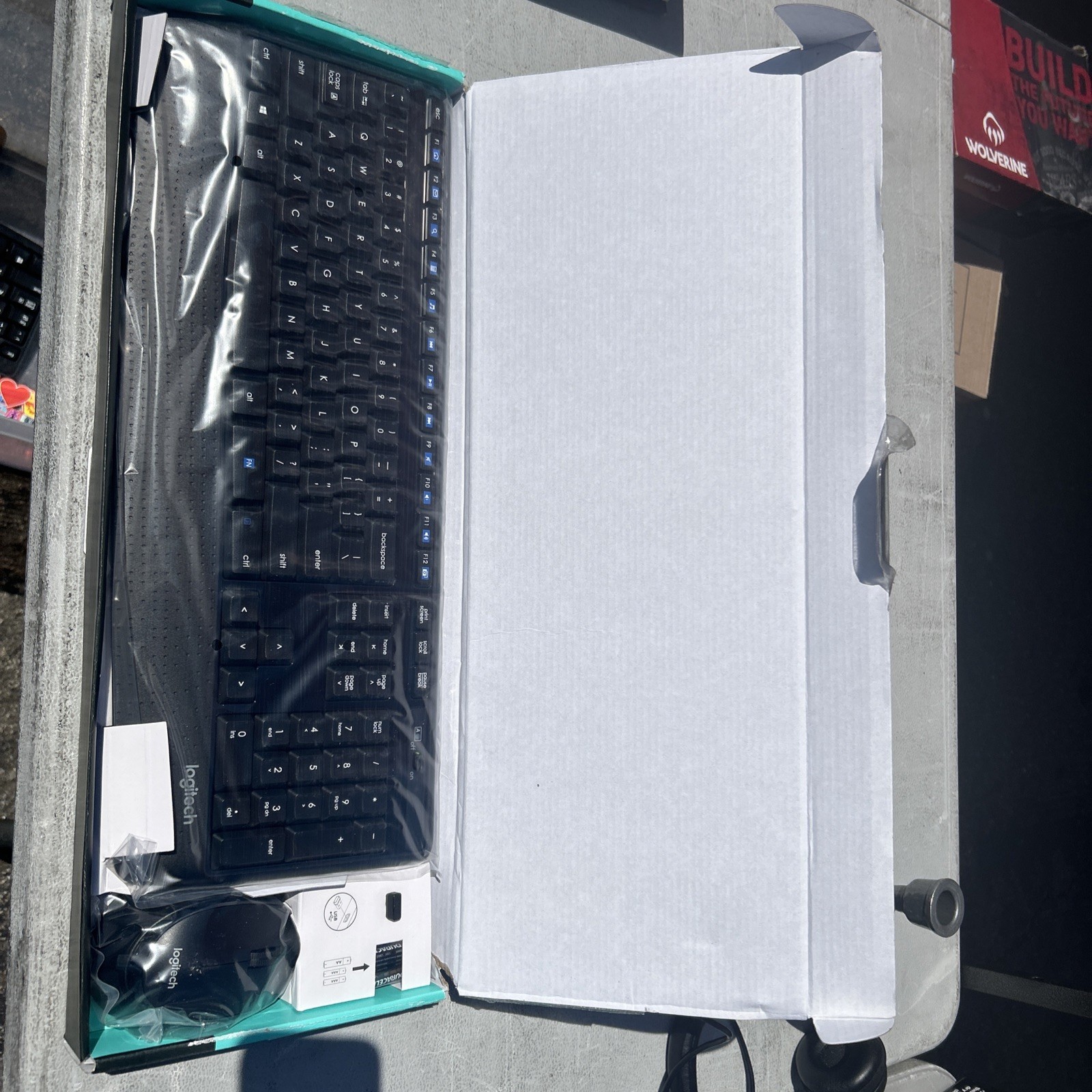 LOGITECH MK345 COMFORT FULL SIZE WIRELESS KEYBOARD AND MOUSE COMBO W/ PALM REST.