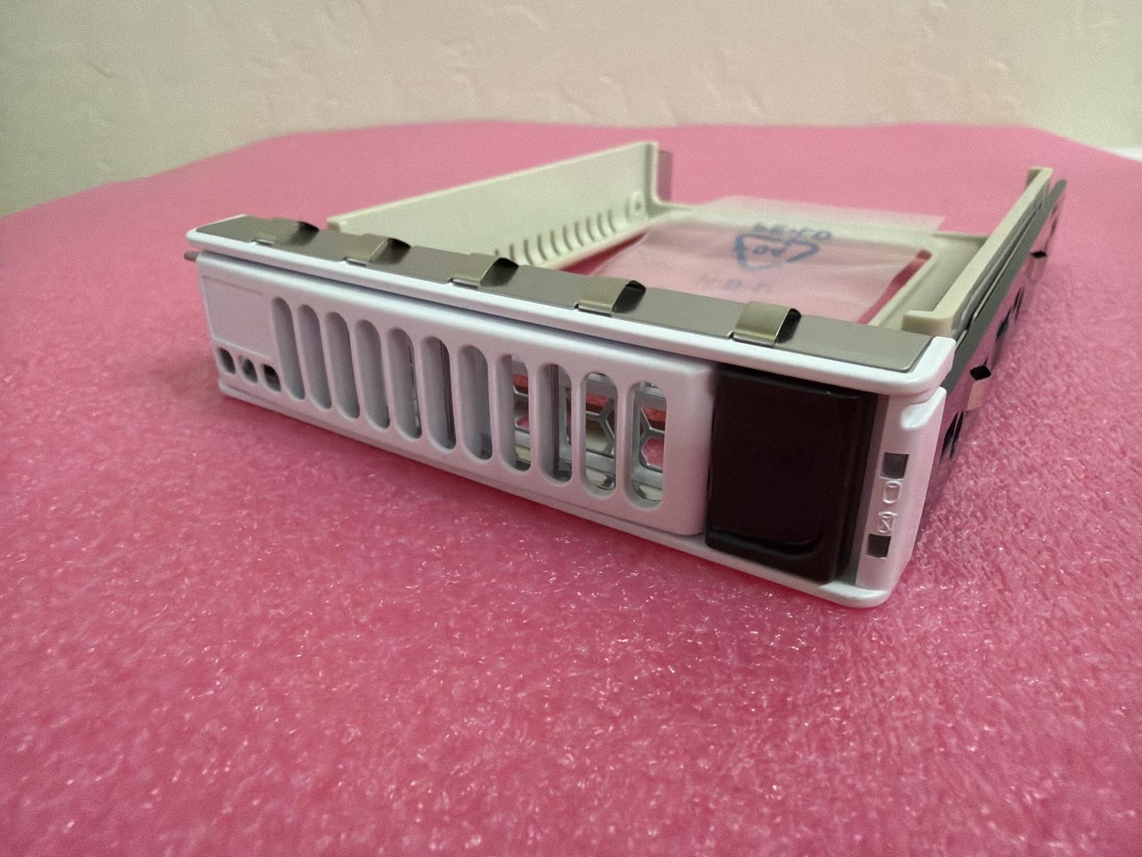 SUPERMICRO MCP-220-00133-0E-EI12 3.5 HDD CADDY TRAY BRACKET, WHITE FRONT