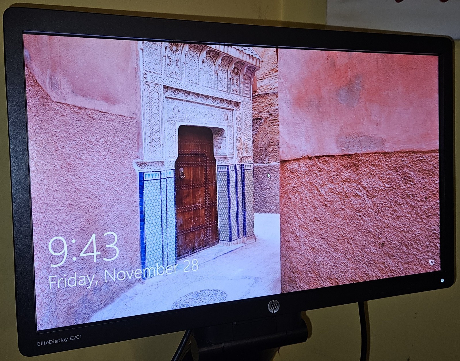 HP EliteDisplay E201 20" LED Monitor 1600x900 VGA DVI DisplayPort USB Hub