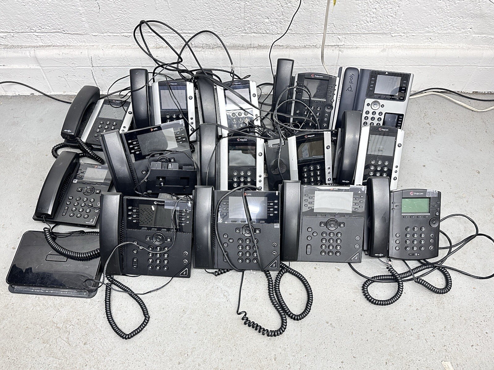 Lot Of 13 Polycom Phones VVX 500 VVX 501 VVX 450 VVX 400 VVX 301 + ELECTRONICS