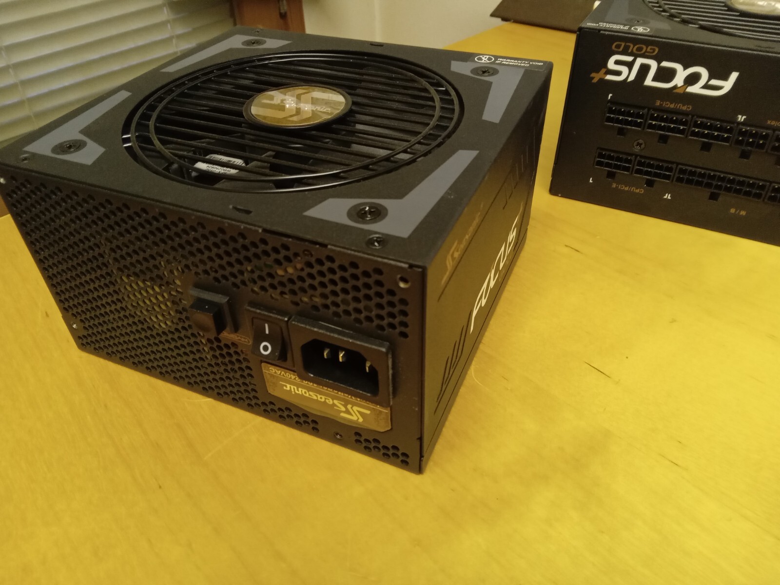 Sea Sonic SSR-550FX FOCUS Plus 550W 80+ Gold Fully Modular Power Supply