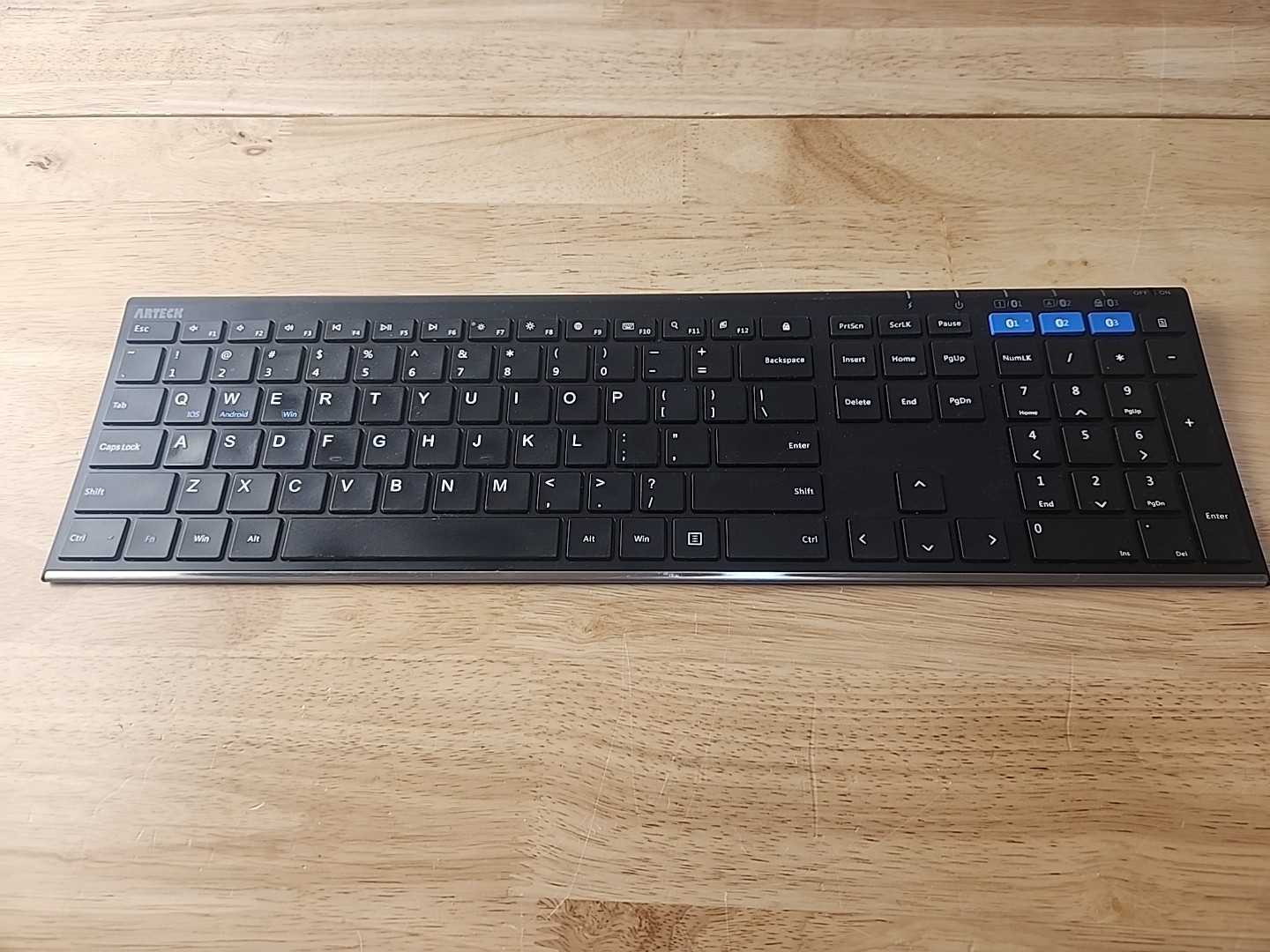 Arteck HB192 Universal Bluetooth Keyboard Multi-Device Stainless Steel Full Size
