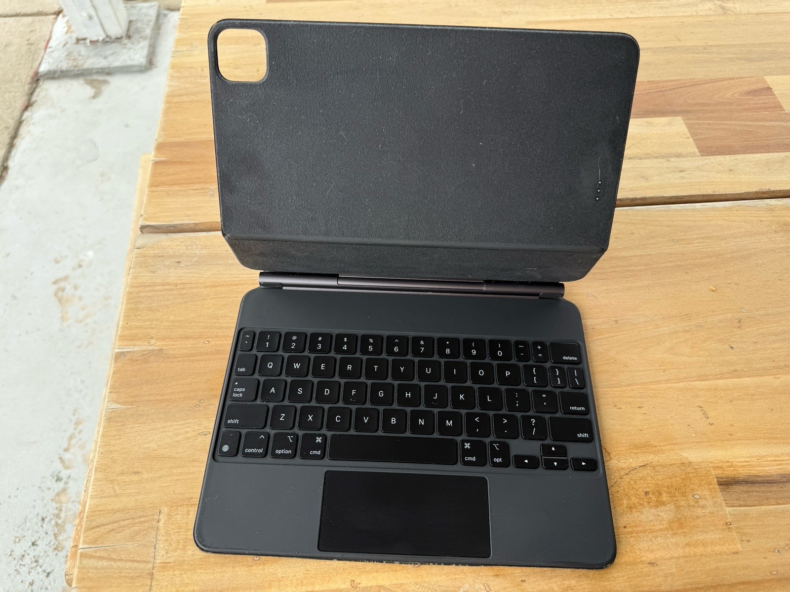 Apple MXQT2LL/A Magic Keyboard for iPad Pro 11-inch (1st and 2nd Gen)