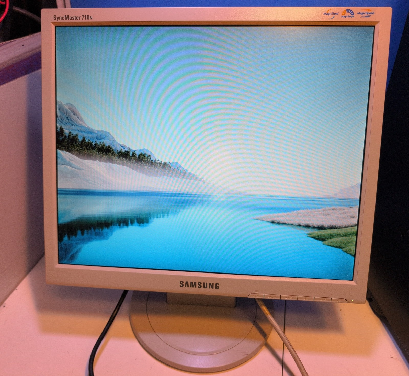 🎸 Samsung SyncMaster 710N 17 in LCD Computer Monitor Beige VGA MJ17ASKN