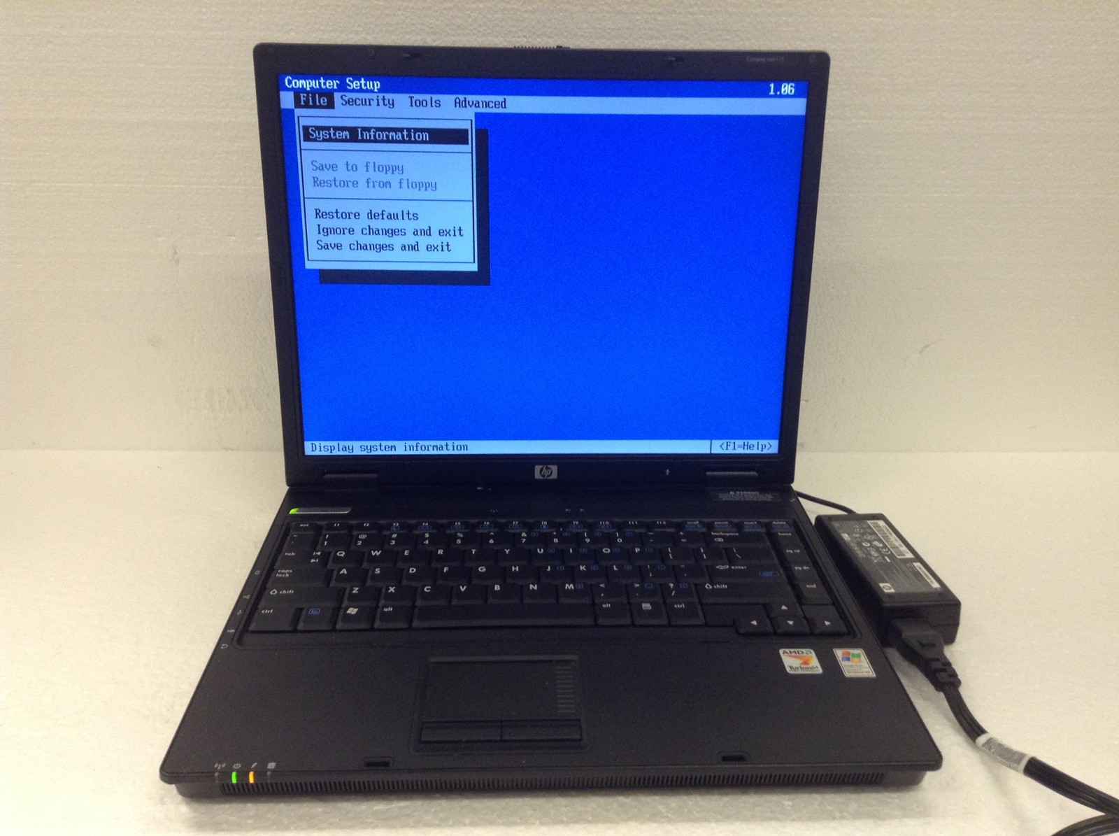 HP Compaq nx6115 15" Laptop AMD Turion 64 Mobile ML-30 1.6GHz w / 512MB NN HDD