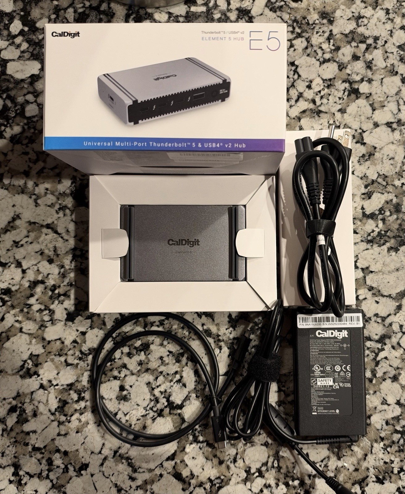 CalDigit E5 - Thunderbolt 5 Element 5 Hub - 9 Ports, 4 x Thunderbolt 5/USB4