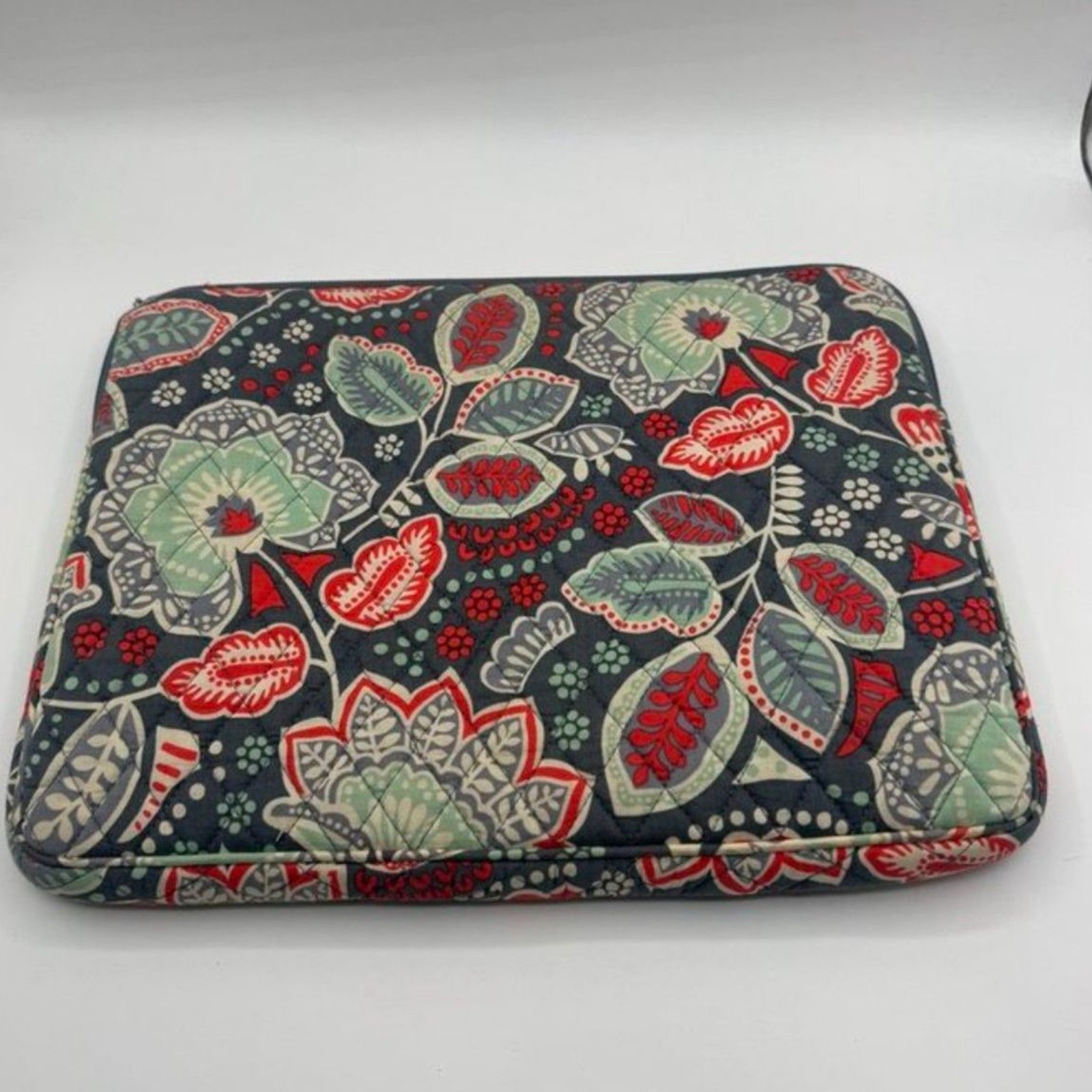 Vera Bradley Floral Nomadic Laptop Sleeve 14"x10.5" Zipper No stains