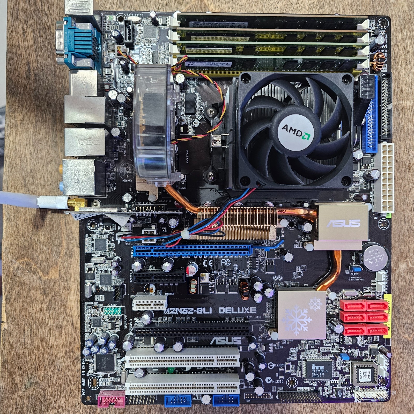 ASUS M2N32-SLI Deluxe Wireless Edition + Athlon 64 X2 5000+ + 8GB DDR2 Tested
