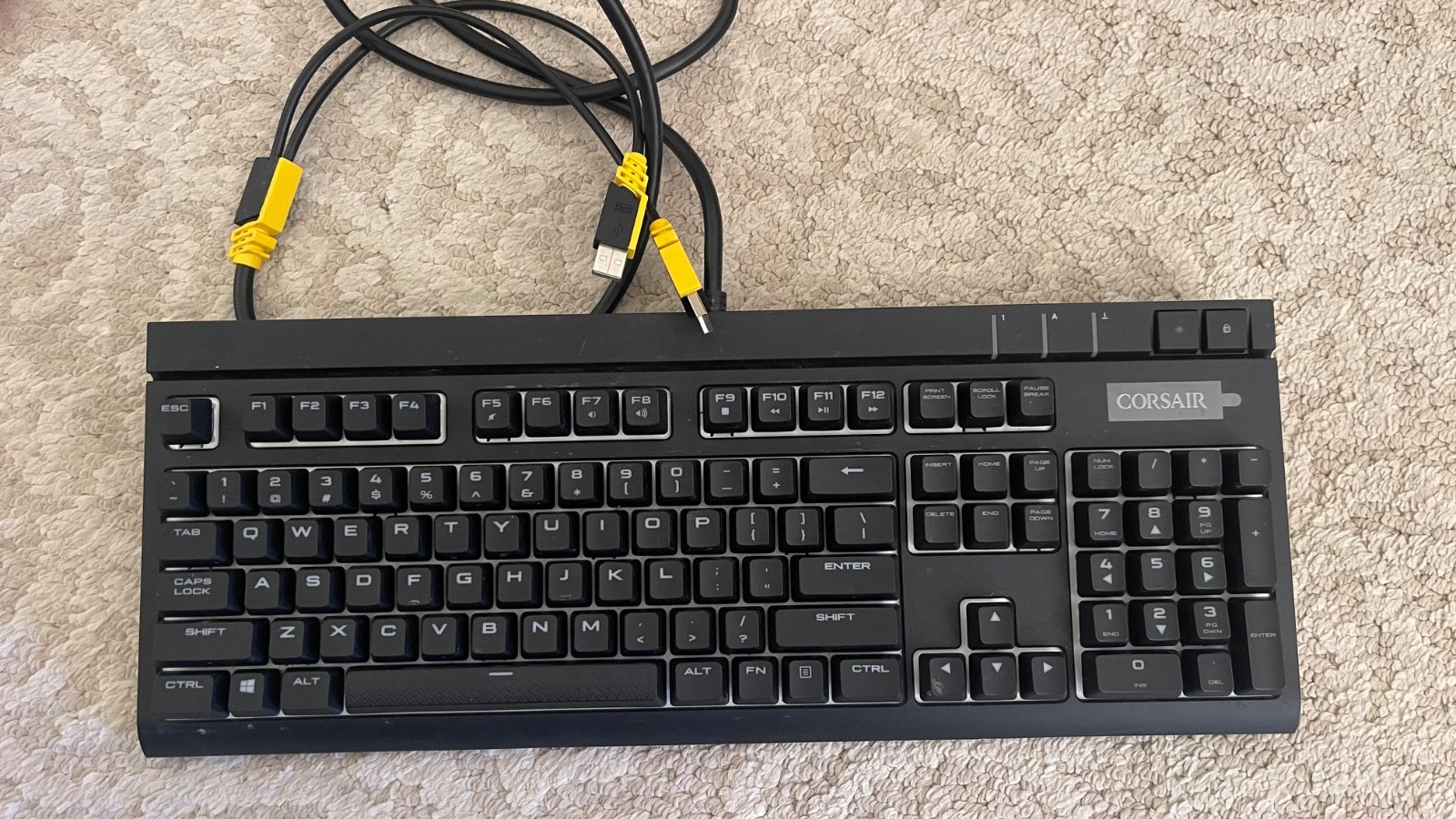 Corsair STRAFE RGB Mechanical Gaming Keyboard + Firefly Gaming mousepad +Delcast