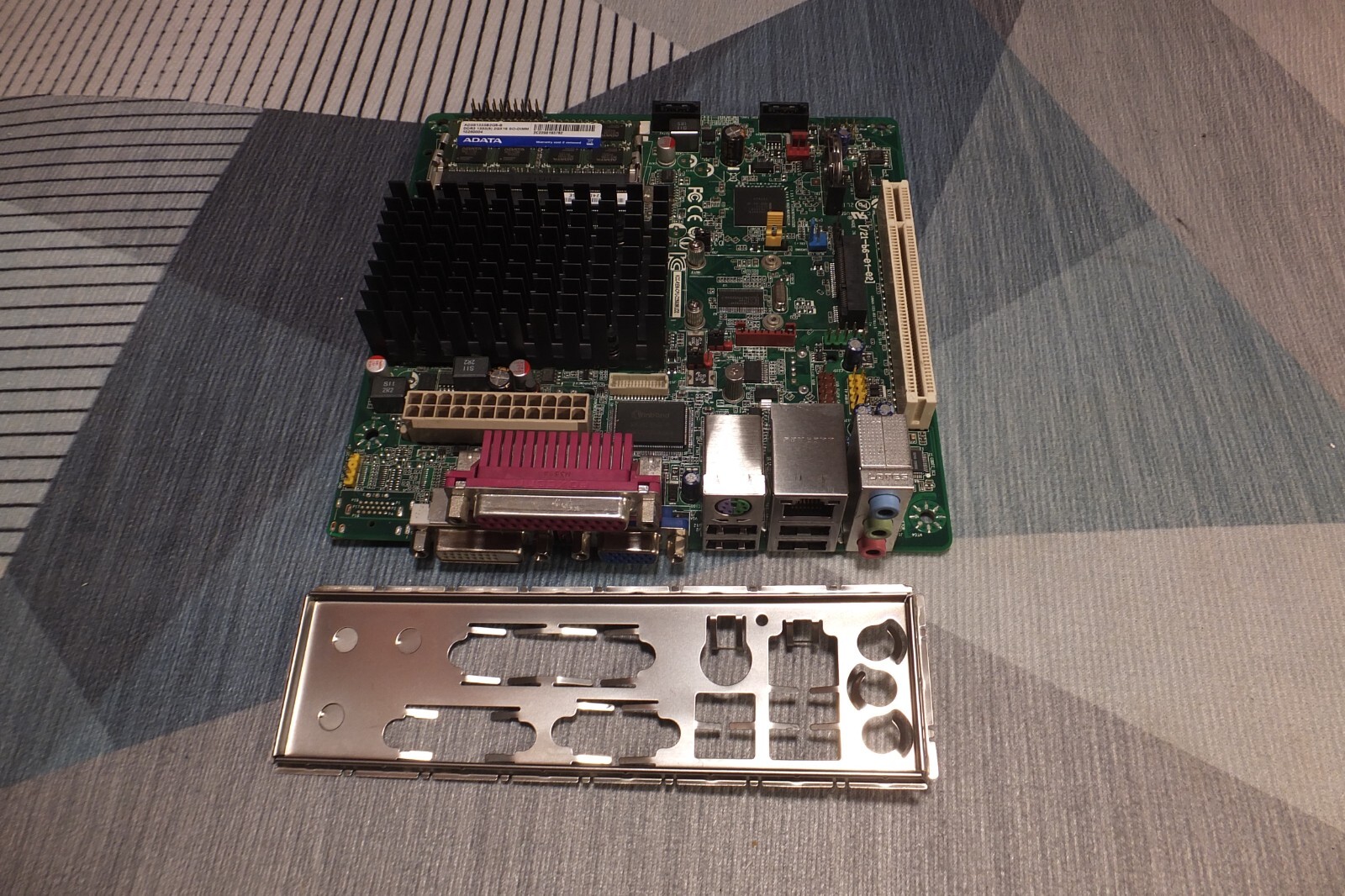 INTEL D2550MUD2, AA G81497-701, Desktop Motherboard m-ITX +RAM 2Gb +I/O
