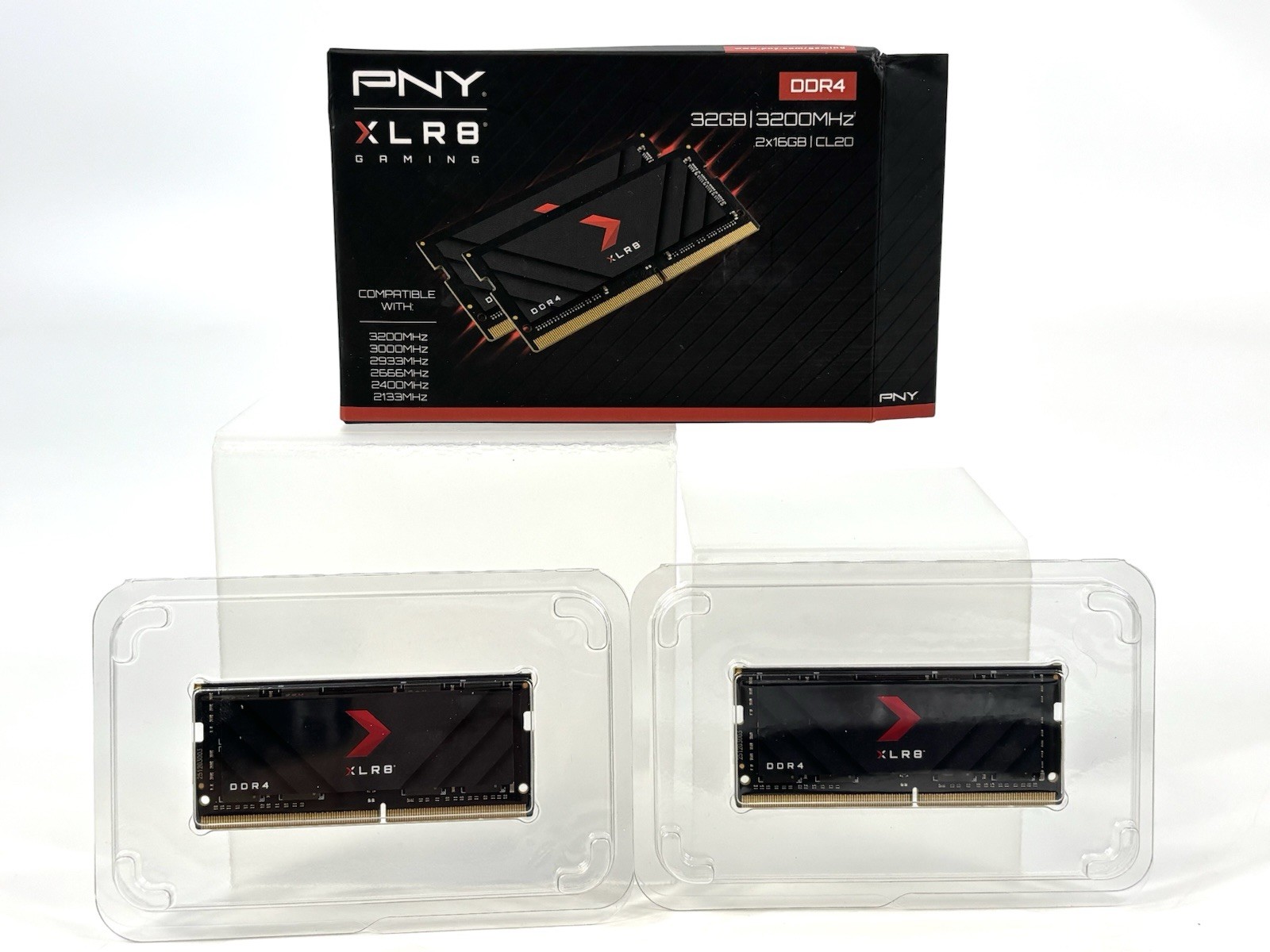 PNY XRL8 Gaming 32GB (2x16GB) 3200MHz DDR4 260-PIN (MN32GK2D43200X)