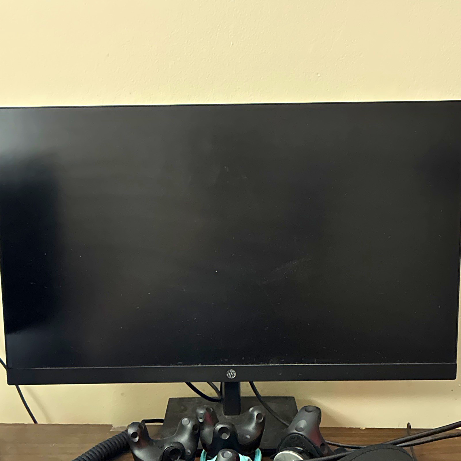 HP V24i G5 23.8” Monitor, DELL SE2419HX 23.8” Monitor, SuperSonic 13” TV