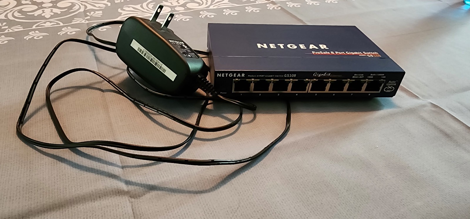 NETGEAR ProSafe GS108 8-Port Gigabit Ethernet Switch w power adapter EUC