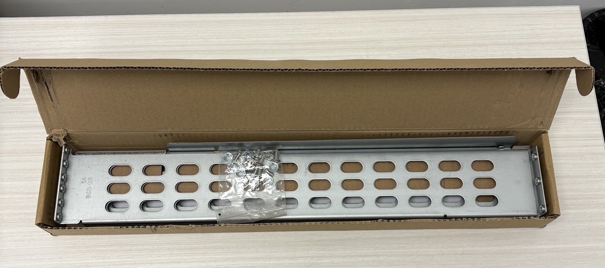 New APC Rackmount Rail Kit Right/Left RoHS OM-756H REV12 Rack Mount Rails